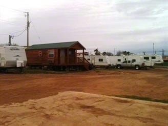 Cotulla Cabins in Cotulla, TX - Foto de edificio