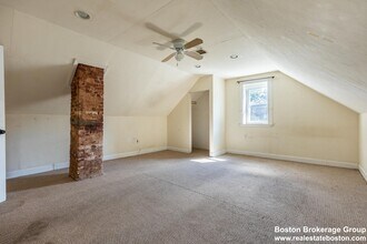 61 Hillside St, Unit 3 in Boston, MA - Foto de edificio - Building Photo