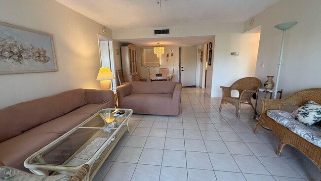 715 Lori Dr in Palm Springs, FL - Building Photo - Building Photo
