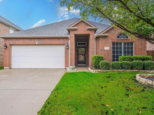 property at 2812 Maple Creek Dr