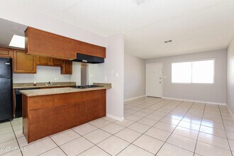 8435 W Heatherbrae Dr in Phoenix, AZ - Building Photo - Building Photo