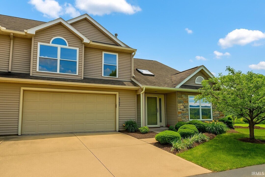 9925 Oak Trail Rd in Fort Wayne, IN - Building Photo
