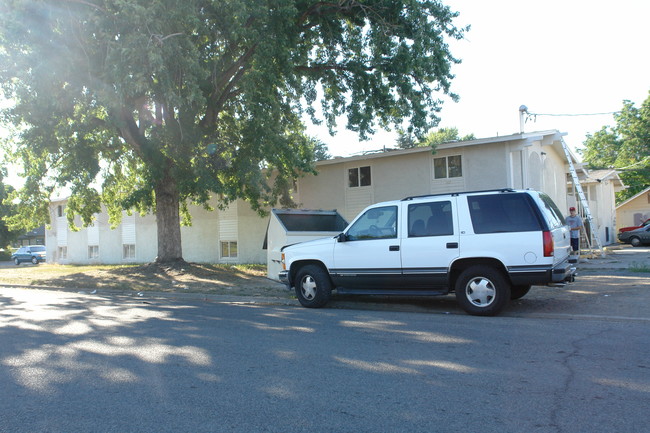 Yakima 16-plex in Yakima, WA - Building Photo - Building Photo