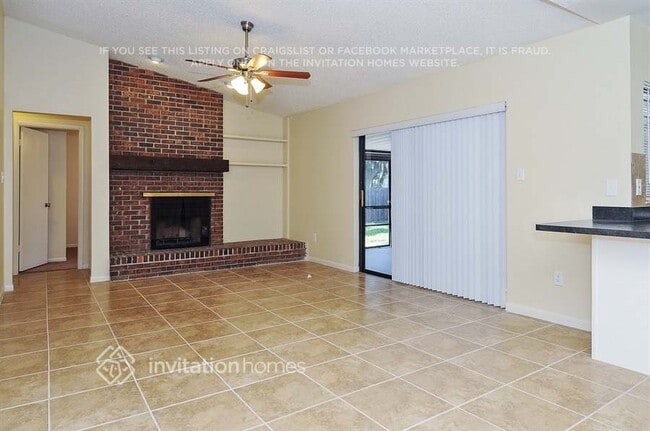 1204 Letona Ln in Valrico, FL - Foto de edificio - Building Photo