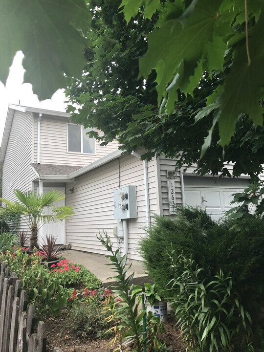 12631 SE Woodward St in Portland, OR - Building Photo