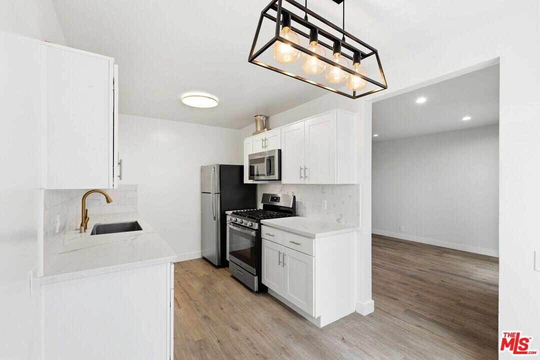 612 Huntley Dr in West Hollywood, CA - Foto de edificio