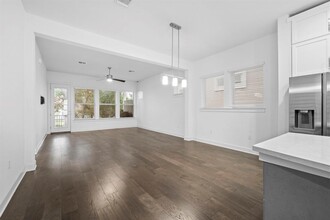 5820 Harper Park Dr in Austin, TX - Building Photo - Building Photo