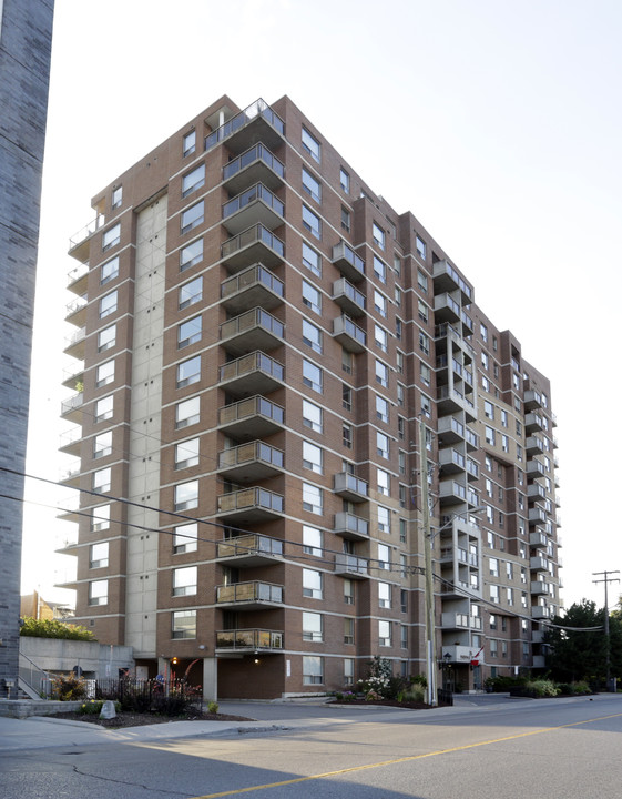 Parkdale Terrace in Ottawa, ON - Building Photo