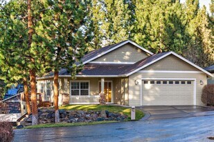 2842 NW Windham Loop in Bend, OR - Building Photo