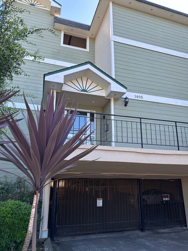 property at 1405 Oak Grove Ave