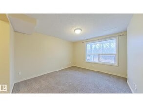 3010 33 Ave NW in Edmonton, AB - Building Photo - Building Photo