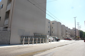 Noble Senior Housing in Sherman Oaks, CA - Building Photo - Building Photo