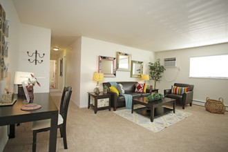 Champaign Park in Champaign, IL - Building Photo - Interior Photo