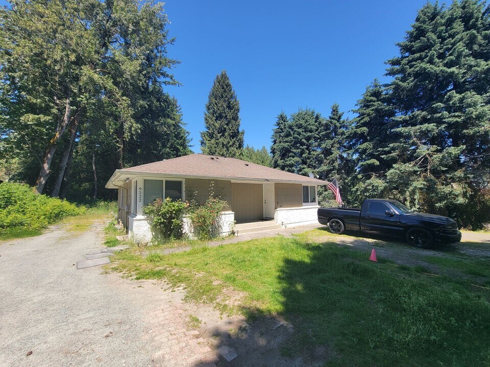 9222 NE 180th St in Bothell, WA - Building Photo