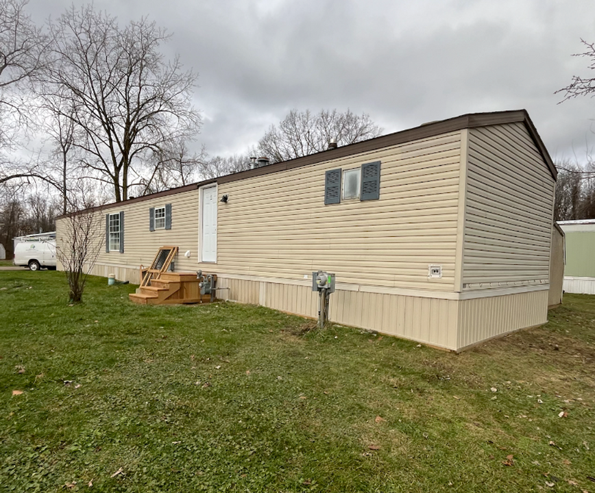 129 Wesler Dr in Gobles, MI - Building Photo