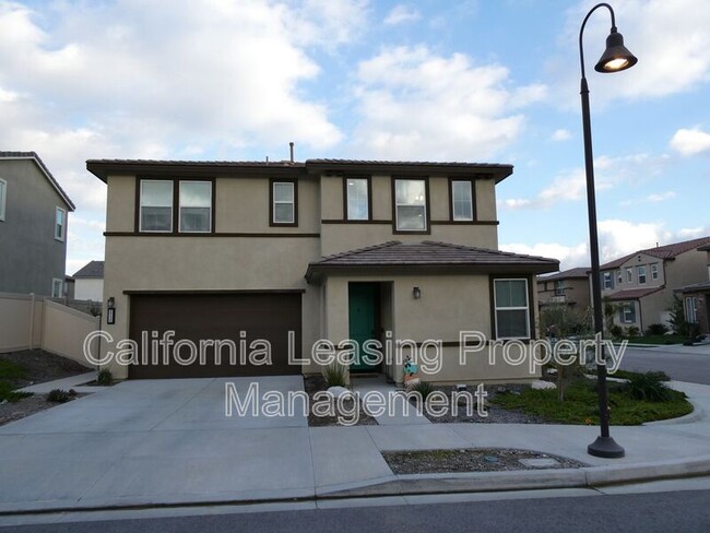 28450 Dream Weaver Ln in Santa Clarita, CA - Building Photo - Building Photo