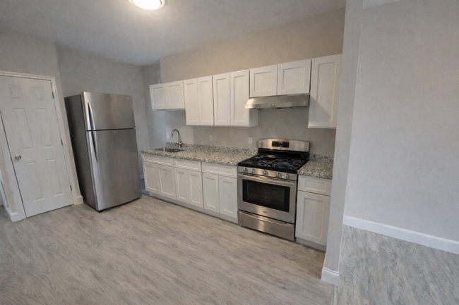 241 Walnut St, Unit 2