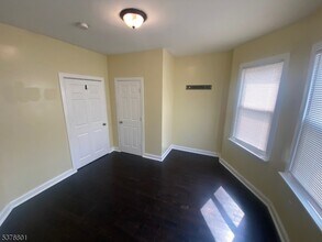 14 Fern Ave in Irvington, NJ - Building Photo - Building Photo