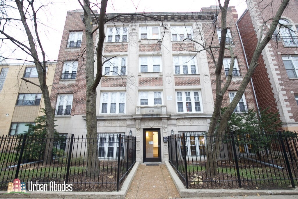 4245 N Kenmore Ave, Unit M03B in Chicago, IL - Building Photo