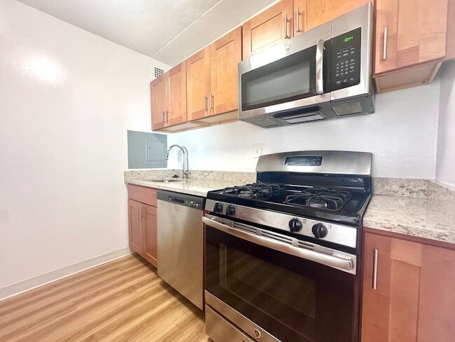 133 Park St, Unit 1403 in Brookline, MA - Building Photo - Building Photo