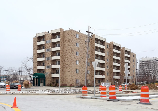 Shaker Place in Beachwood, OH - Building Photo - Building Photo