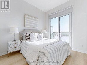 15-LPH15 Ellerslie Ave in Toronto, ON - Building Photo - Building Photo