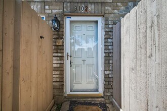 3102 Holly Hall St in Houston, TX - Building Photo - Building Photo