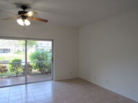 8248 Pacific Beach Dr in Ft. Myers, FL - Foto de edificio - Building Photo