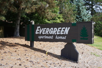 Evergreen Apartments in Marysville, OH - Foto de edificio - Building Photo