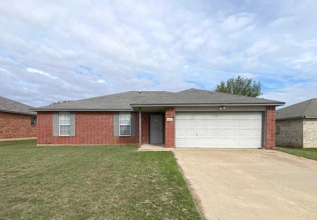 2201 Sandstone Dr in Killeen, TX - Building Photo