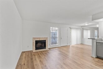 6500 Sands Point Dr in Houston, TX - Building Photo - Building Photo