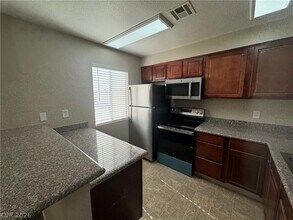 5471 Indian River Dr in Las Vegas, NV - Building Photo - Building Photo