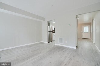 32 N Spring St in Baltimore, MD - Building Photo - Building Photo