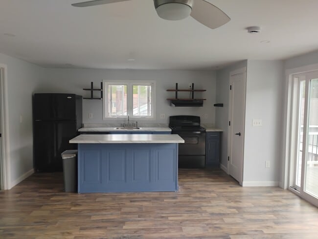 21 Ayer Cir, Unit Apartment