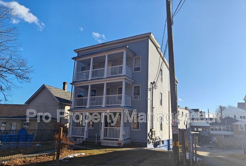 87 Green St in Waterbury, CT - Building Photo