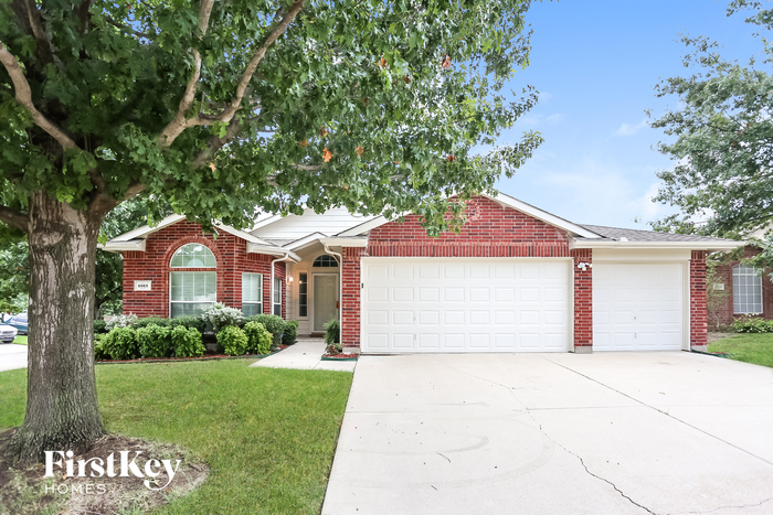 1013 Swan Cir in Saginaw, TX - Building Photo