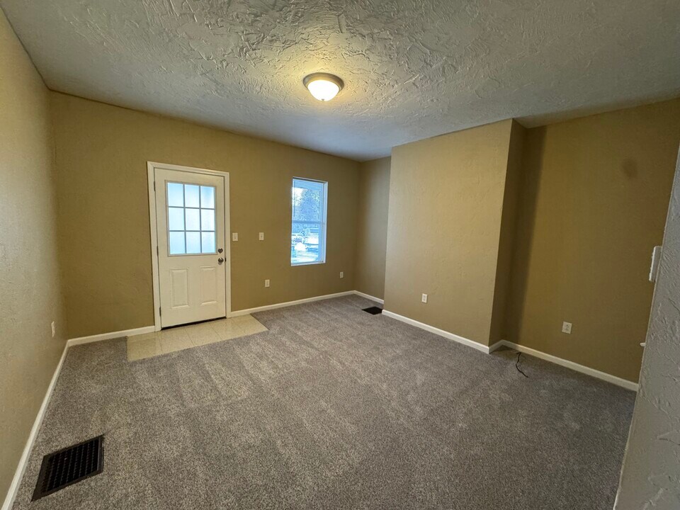 114 W Berkeley St, Unit 114 in Uniontown, PA - Building Photo