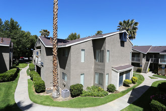 Oak Ridge Terrace in Lancaster, CA - Building Photo - Building Photo