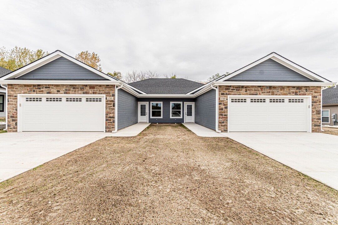 1705 Kenneth Dr in Junction City, KS - Building Photo