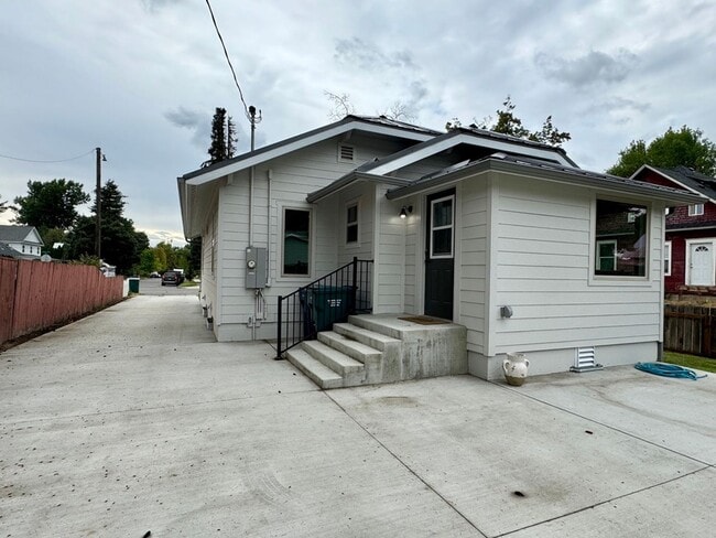property at 802 N 7th St