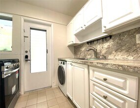 932 Euclid Ave in Miami Beach, FL - Building Photo - Building Photo