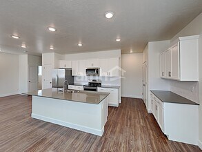 7357 S Copper Rim Dr in West Jordan, UT - Building Photo - Building Photo