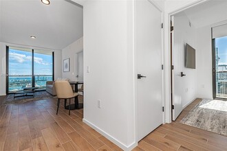 398 NE 5th St, Unit 3711 in Miami, FL - Building Photo - Building Photo