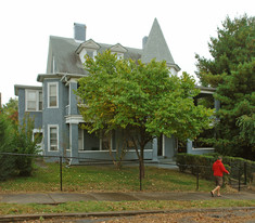 916 2nd St SW Apartments