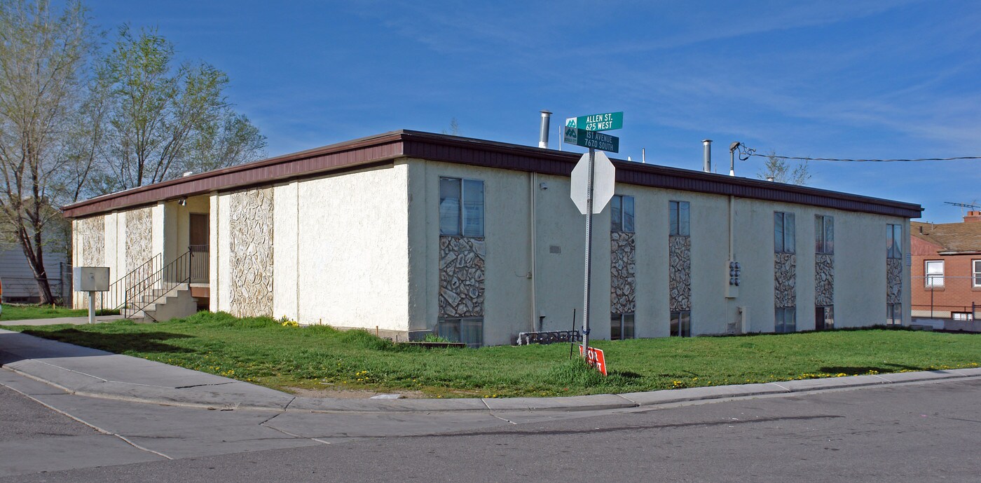 City Center Condominium in Midvale, UT - Building Photo