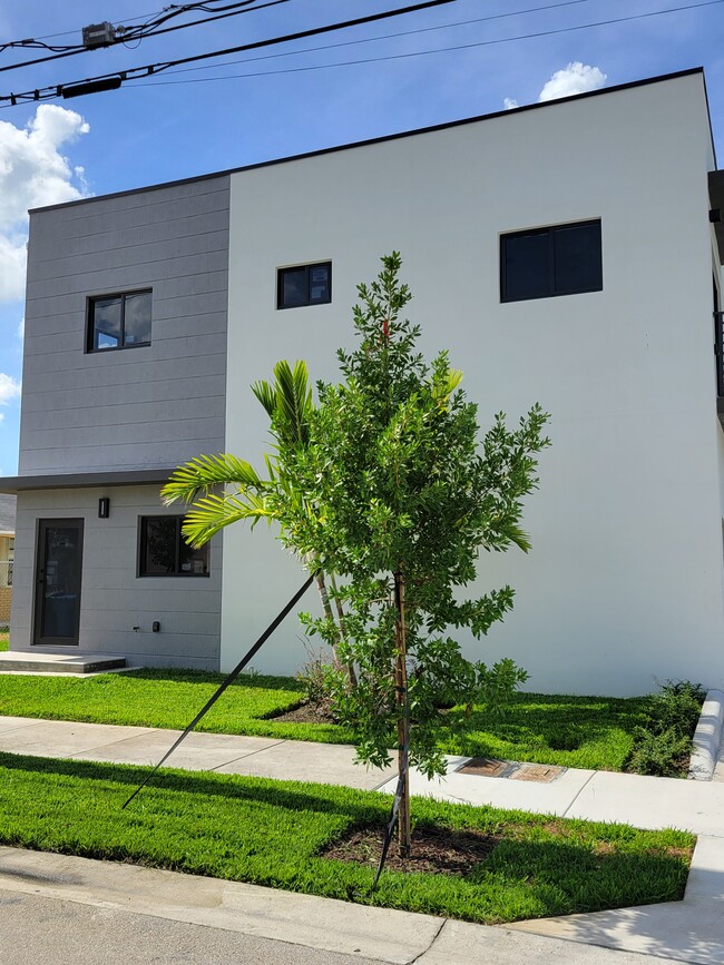 4140 SW 18th St in West Park, FL - Building Photo - Building Photo