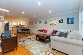 11 Crescent Hill Ave in Arlington, MA - Foto de edificio - Building Photo