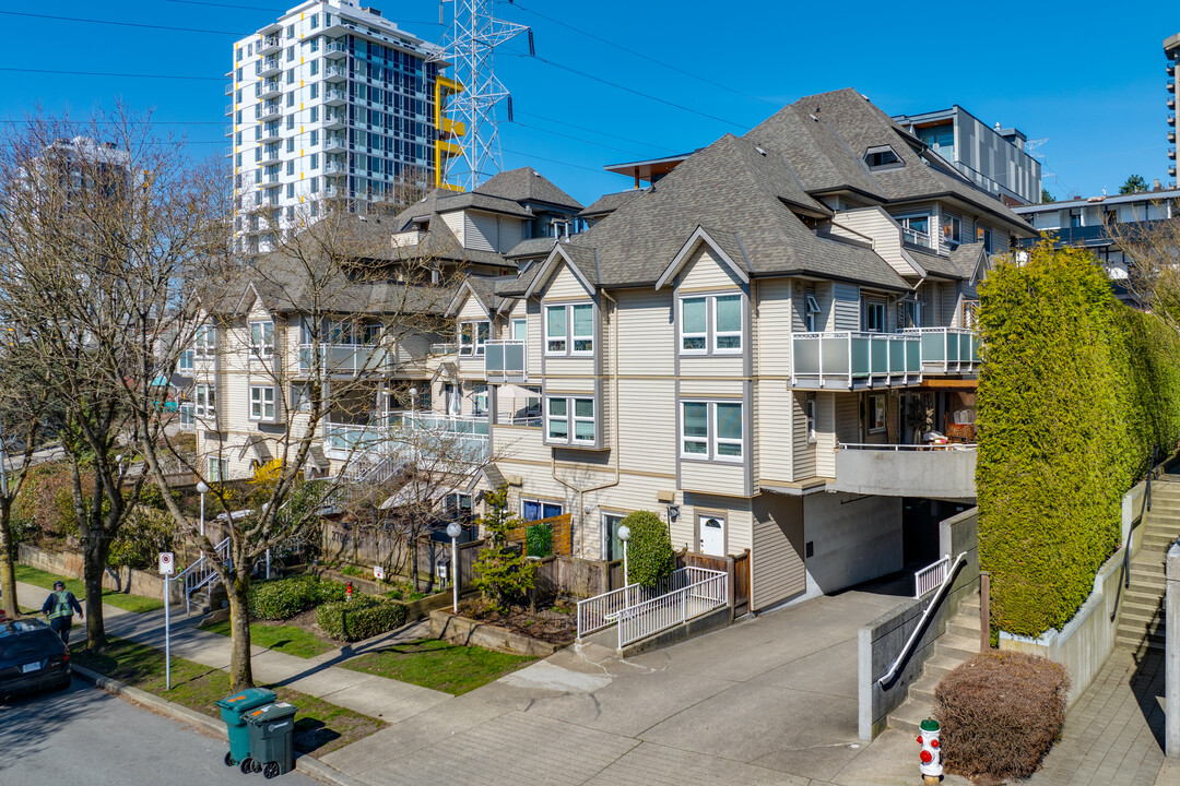 3709 Pender St in Burnaby, BC - Building Photo