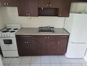 1718 Thomas St in Hollywood, FL - Building Photo - Building Photo