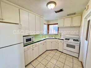 1720 Cherry Ave in Sanger, CA - Building Photo - Building Photo